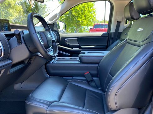Certified 2025 Ford Expedition Platinum AWD/4WD image 13