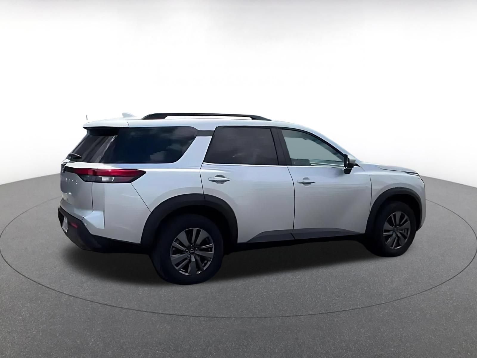 Used 2025 Nissan Pathfinder SV FWD image 13