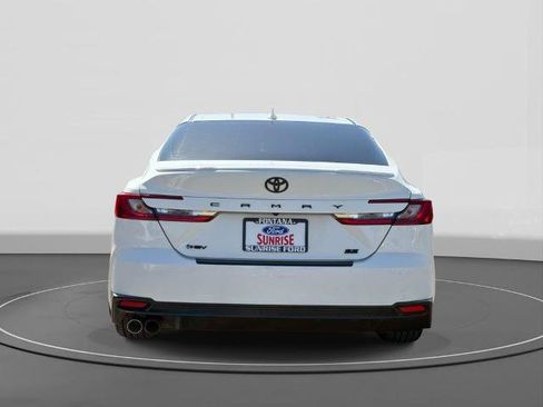 Used 2025 Toyota Camry SE w/ Convenience Package FWD image 6