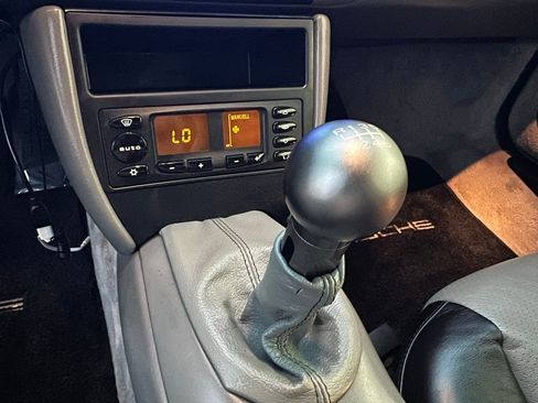 Used 2000 Porsche 911 Carrera image 30