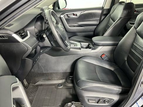 Used 2020 Toyota RAV4 XLE Premium image 23