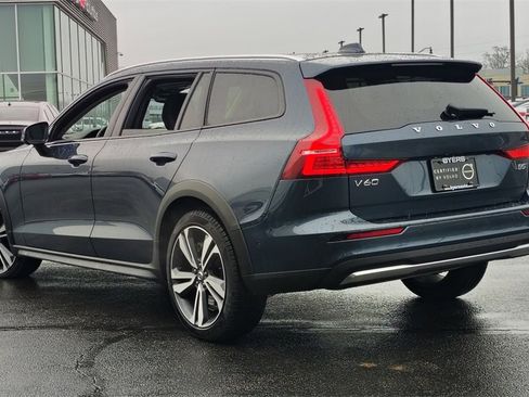Certified 2025 Volvo V60 B5 Cross Country Plus image 4