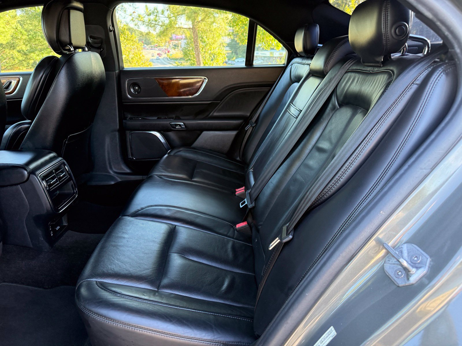 Used 2017 Lincoln Continental Select FWD image 37