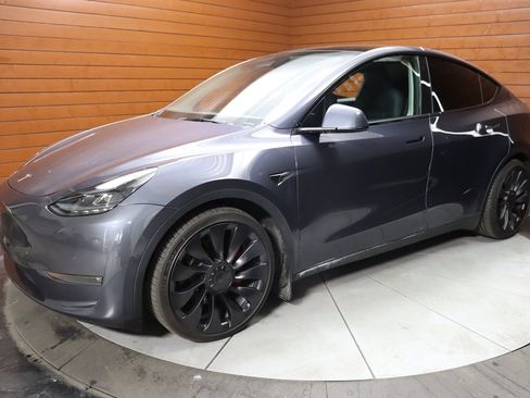 Used 2023 Tesla Model Y Performance image 8