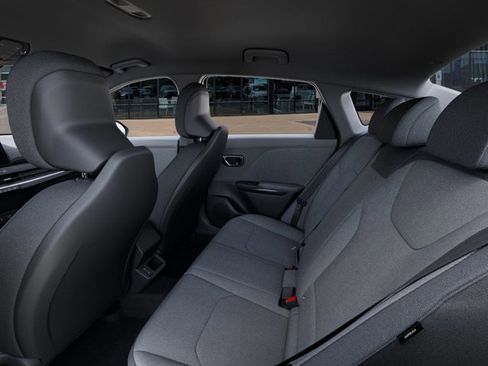 New 2025 Kia K4 LXS image 18