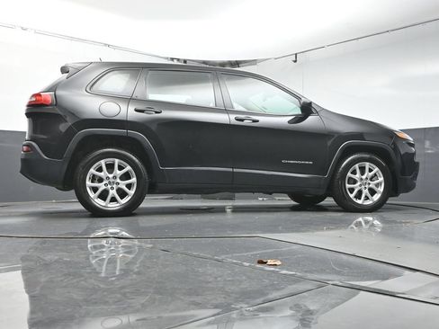 Used 2014 Jeep Cherokee Sport FWD image 36