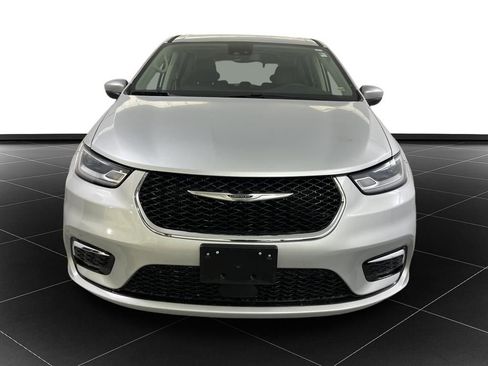 Used 2023 Chrysler Pacifica Touring-L image 23