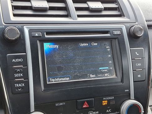 Used 2013 Toyota Camry LE image 8