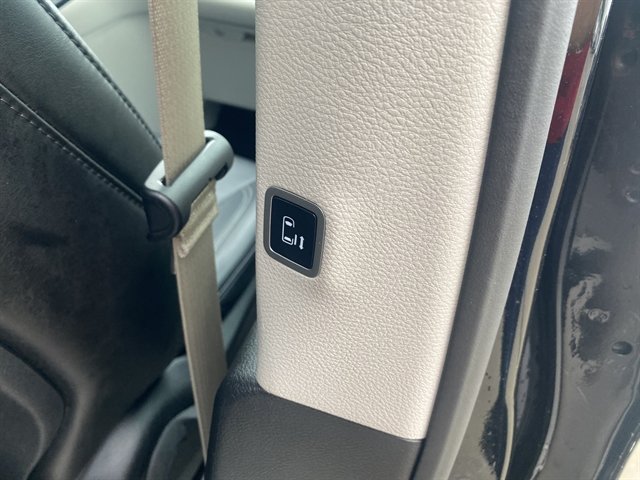 Used 2024 Chrysler Pacifica Touring-L FWD image 10
