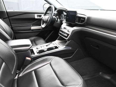 Used 2021 Ford Explorer XLT w/ Equipment Group 202A image 28