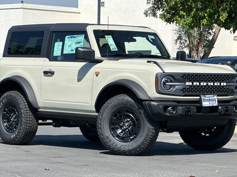 New 2026 Ford Bronco Badlands image 2