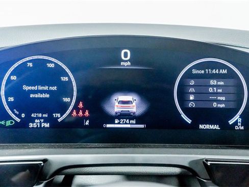 Used 2025 Porsche Cayenne image 18