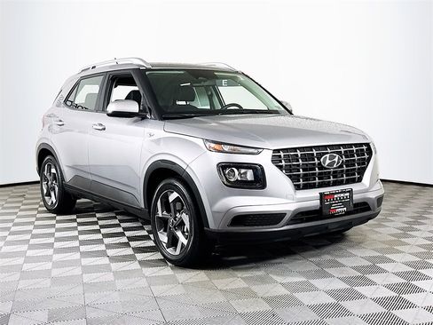 Used 2024 Hyundai Venue SEL image 1