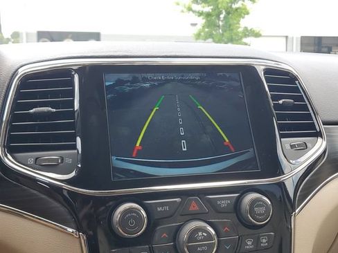 Certified 2019 Jeep Grand Cherokee Limited AWD/4WD image 31