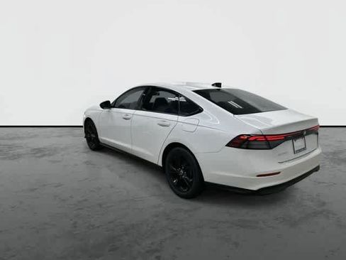 Certified 2025 Honda Accord SE image 9