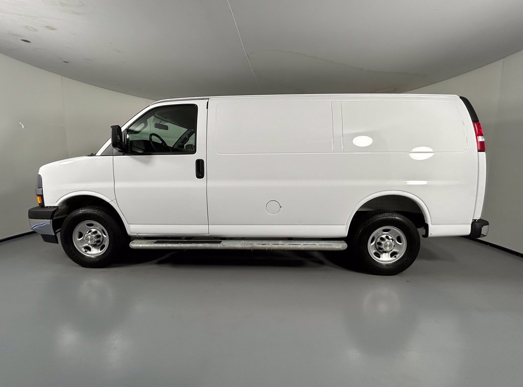 Used 2025 Chevrolet Express 2500 w/ Driver Convenience Package RWD image 4