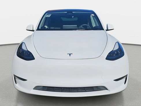 Used 2024 Tesla Model Y Long Range image 2