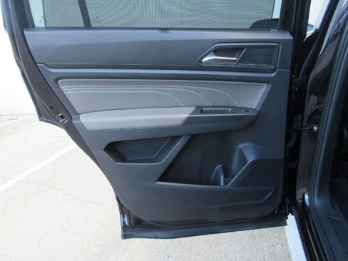 Used 2023 Volkswagen Atlas SE FWD image 16