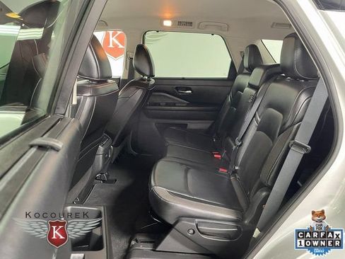 Used 2024 Nissan Pathfinder SL w/ Black Appearance Package AWD/4WD image 21