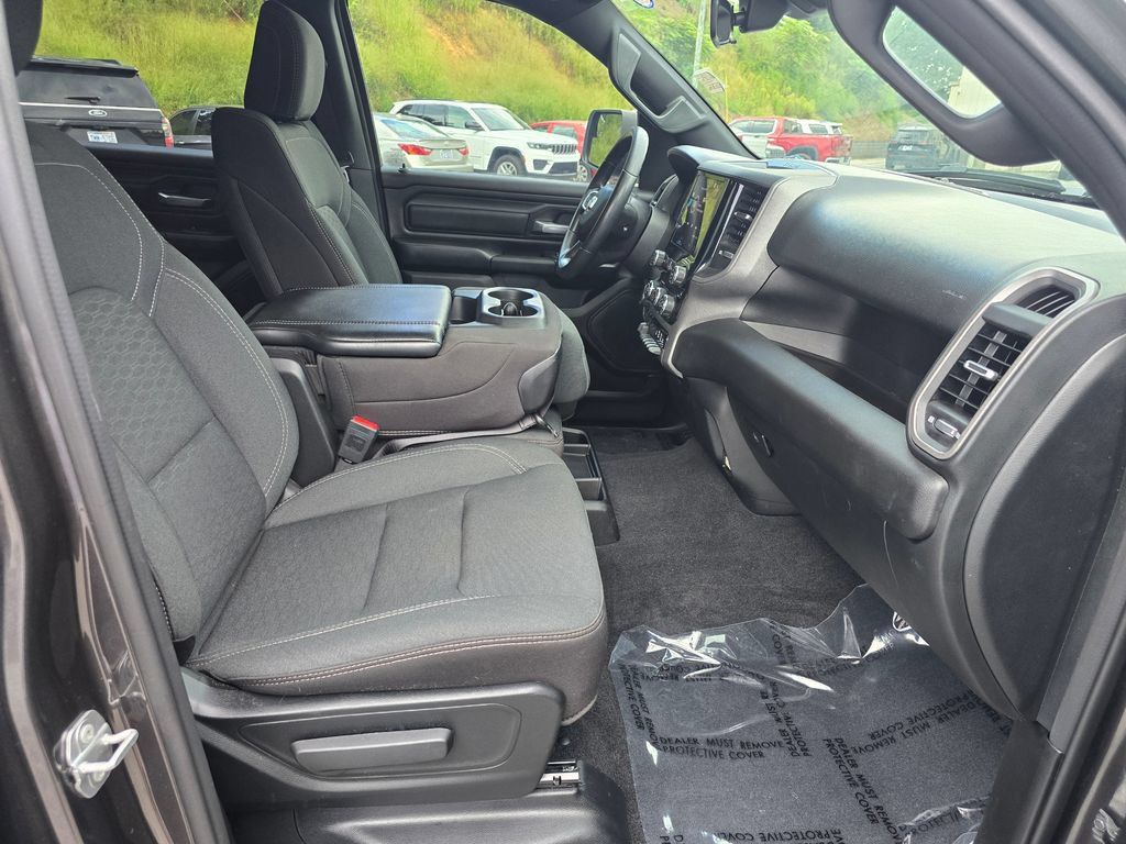 Used 2025 RAM 1500 Warlock AWD/4WD image 28