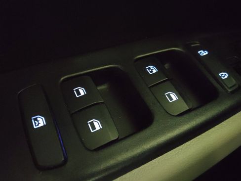 Used 2022 Hyundai Venue SEL w/ Cargo Package image 27