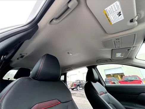 Used 2025 Nissan Kicks SR image 18