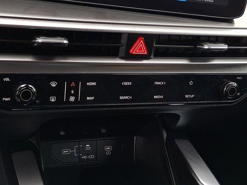 Certified 2025 Kia Sorento LX FWD image 24