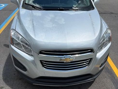 Used 2016 Chevrolet Trax LT w/ LT Convenience Package FWD image 2