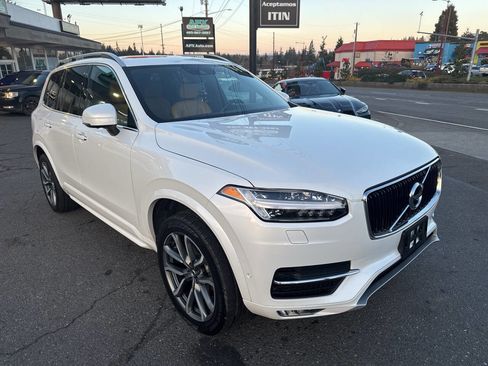 Used 2018 Volvo XC90 T6 Momentum w/ Convenience Package image 12