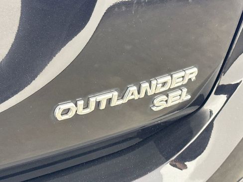 Used 2017 Mitsubishi Outlander SE image 46