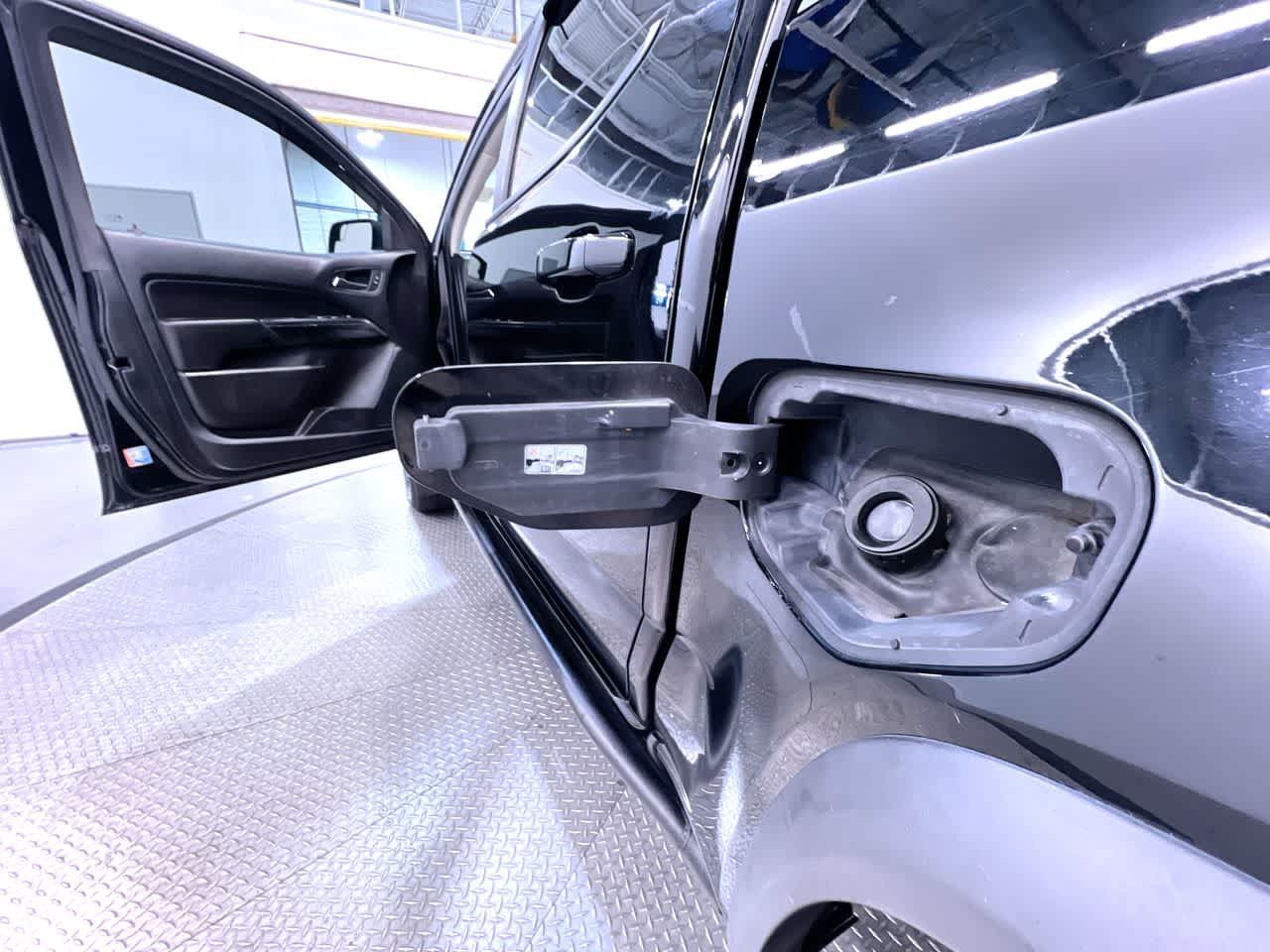 Used 2019 Chevrolet Colorado ZR2 w/ ZR2 Midnight Special Edition AWD/4WD image 42