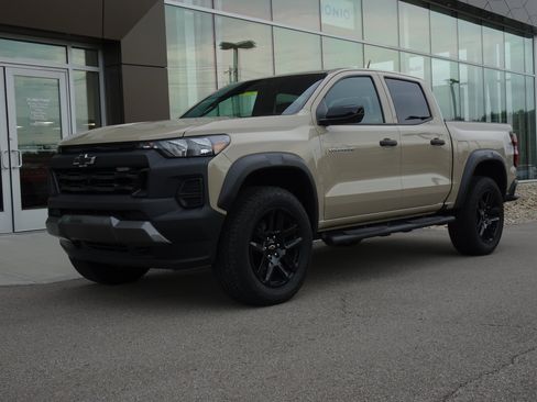 Used 2023 Chevrolet Colorado Trail Boss w/ Technology Package AWD/4WD image 1