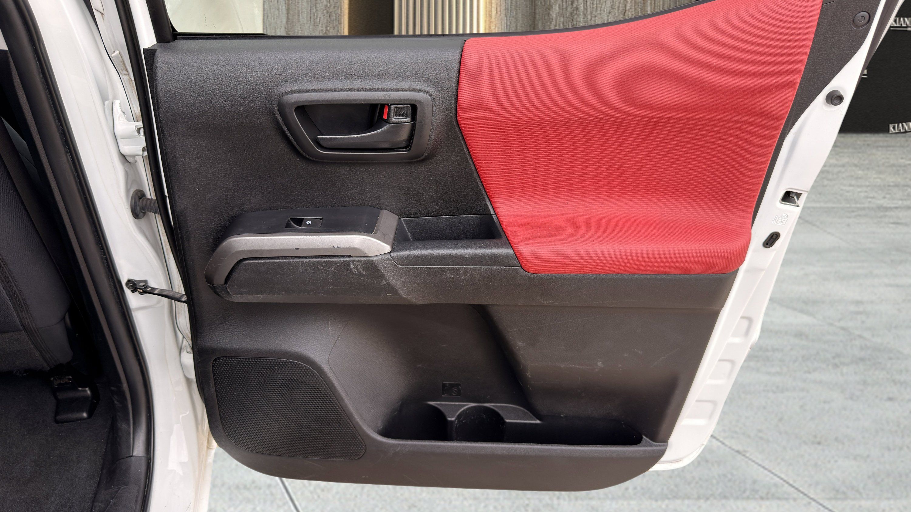 Used 2022 Toyota Tacoma SR5 RWD image 34