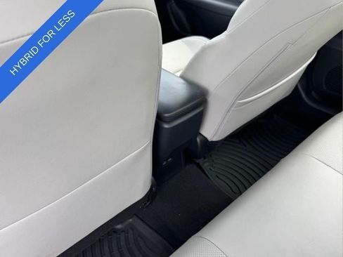 Used 2024 Toyota Prius XLE FWD image 15