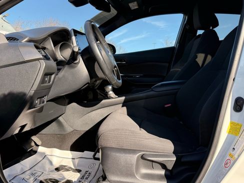 Used 2019 Toyota C-HR XLE image 14