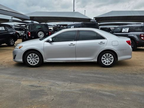 Used 2012 Toyota Camry LE image 8
