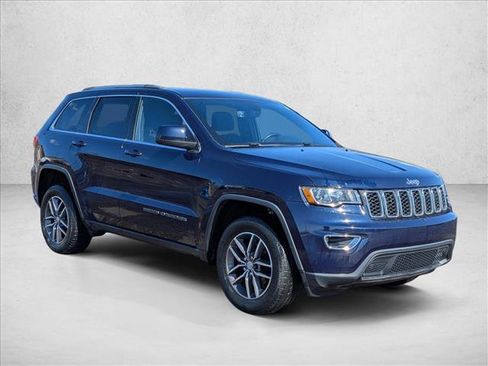 Used 2018 Jeep Grand Cherokee Laredo image 3