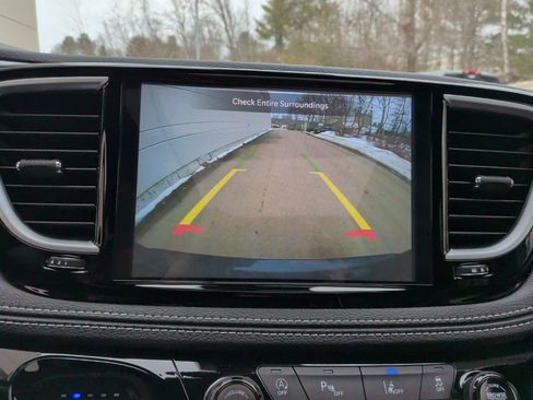 Used 2025 Chrysler Pacifica Limited w/ Uconnect Theater Family Group image 35