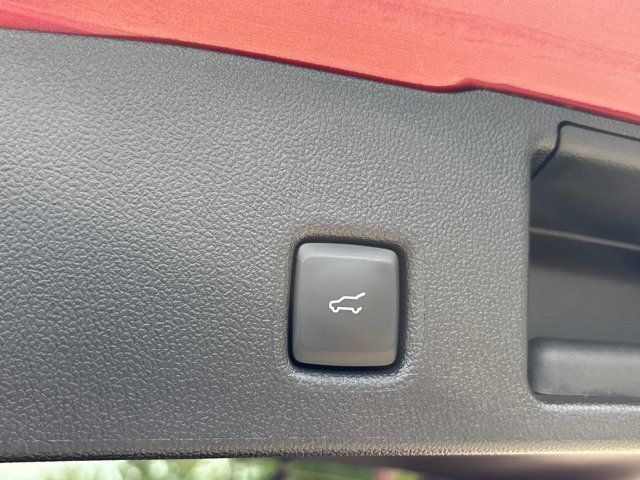 Used 2025 Ford Escape SE w/ Class II Trailer Tow Package FWD image 9