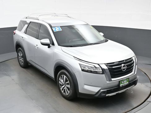 Used 2023 Nissan Pathfinder SL AWD/4WD image 41