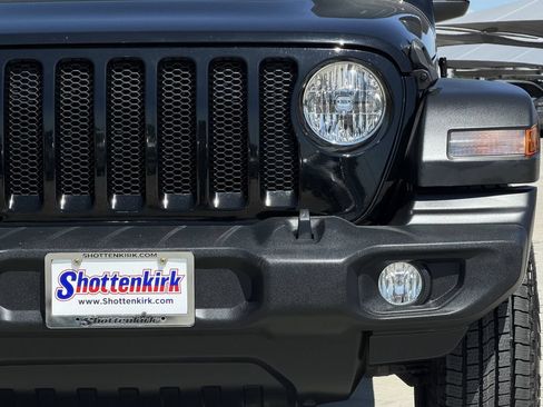 Used 2021 Jeep Wrangler Sport AWD/4WD image 8