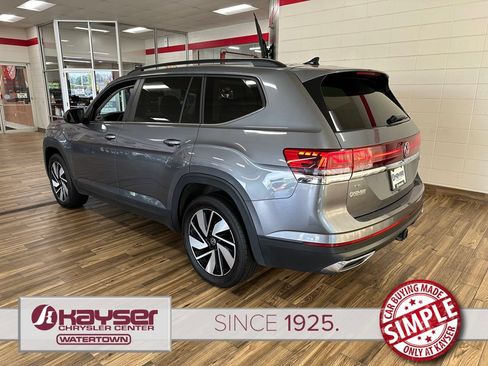 Used 2025 Volkswagen Atlas SE AWD/4WD image 3
