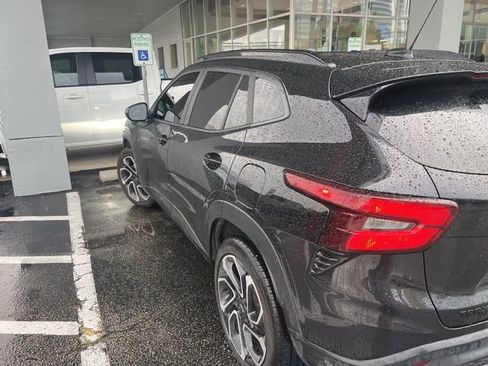 Used 2025 Chevrolet Trax RS w/ Driver Confidence Package FWD image 3