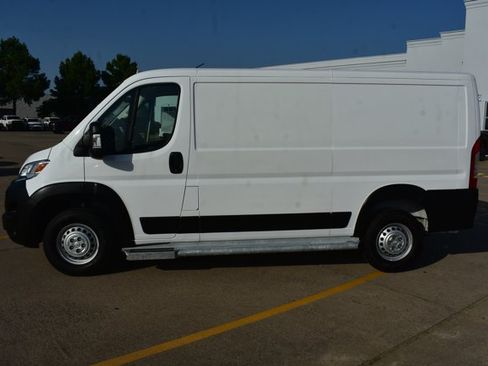 Used 2025 RAM ProMaster 2500 w/ U-Haul Equipment Group FWD image 9