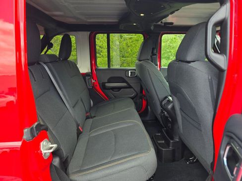 Used 2024 Jeep Wrangler Unlimited Sahara image 44