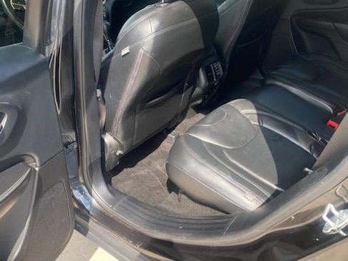 Used 2015 Jeep Cherokee Latitude AWD/4WD image 8