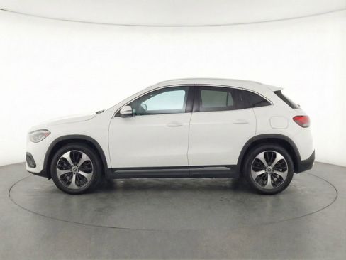 Used 2025 Mercedes-Benz GLA 250 4MATIC image 6