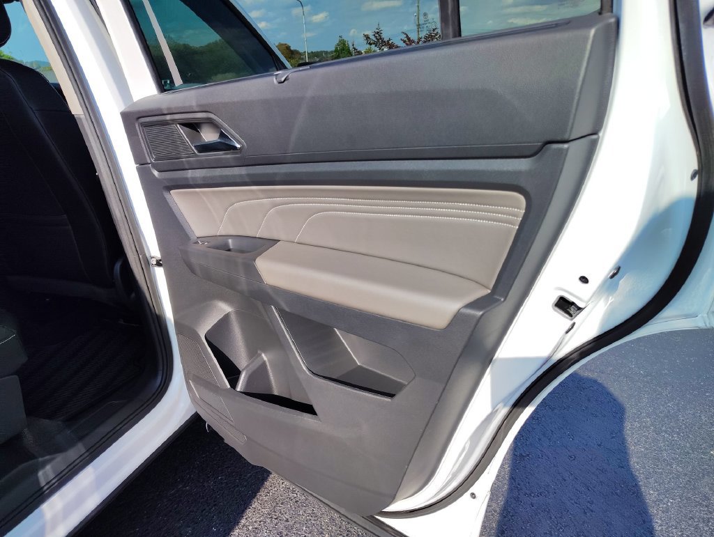 Used 2023 Volkswagen Atlas SEL R-Line AWD/4WD image 25
