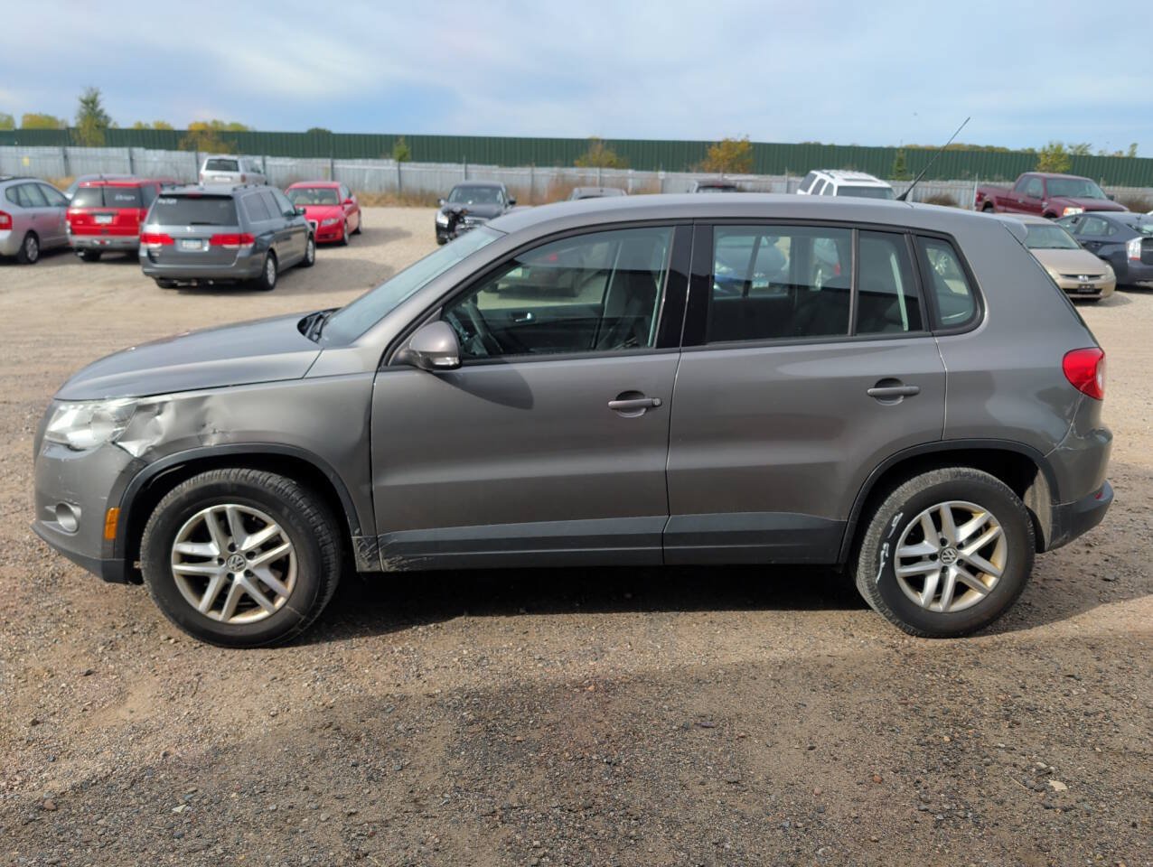 Used 2011 Volkswagen Tiguan S FWD image 2