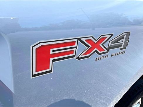 Used 2024 Ford F250 Lariat w/ Chrome Package image 24